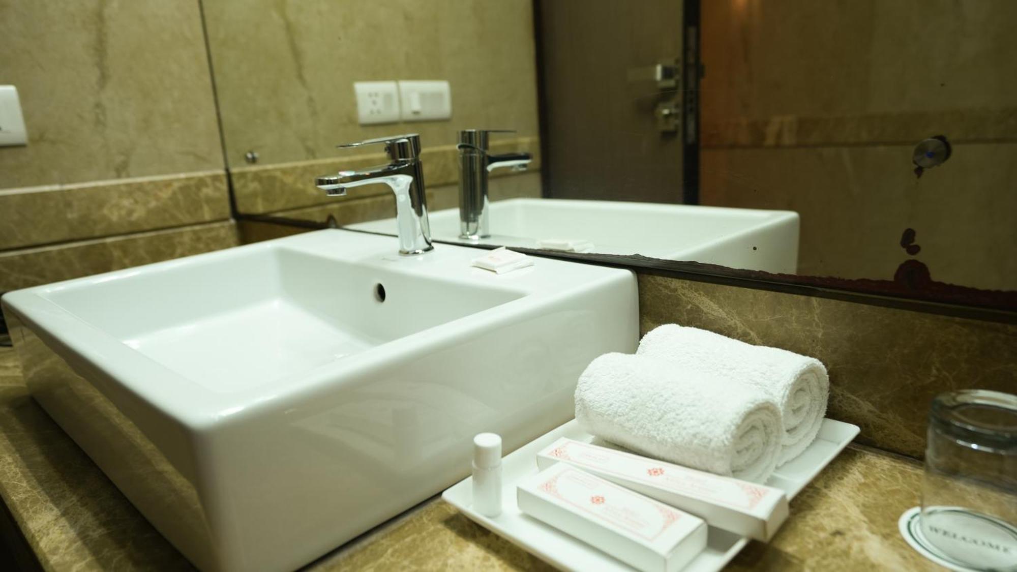 Hotel Africa Avenue - Greater Kailash 1 นิวเดลี ภายนอก รูปภาพ